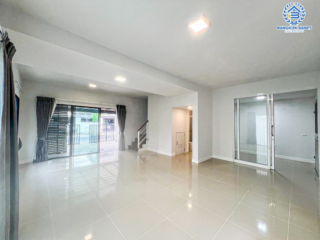 *****บ้านแฝดมือสอง โครงการ เดอะคอนเนค44 กาญจนาภิเษก-กันตนา เนื้อที่ 36.30 ตร.ว. ฟังก์ชัน 3 ห้องนอน 2 ห้องน้ำ 2 ที่จอดรถ บ้านรีโนเวทใหม่ ราคาคุ้มค่า พร้อมเข้าอยู่ โครงการบนทำเลเดินทางสะดวก เชื่อมต่อถนนศาลายา ถนนพิชัยเขต ใกล้รถไฟฟ้าสายสีม่วง "สถานีบางใหญ่" และจุดขึ้นทางด่วน "ศรีรัช"...