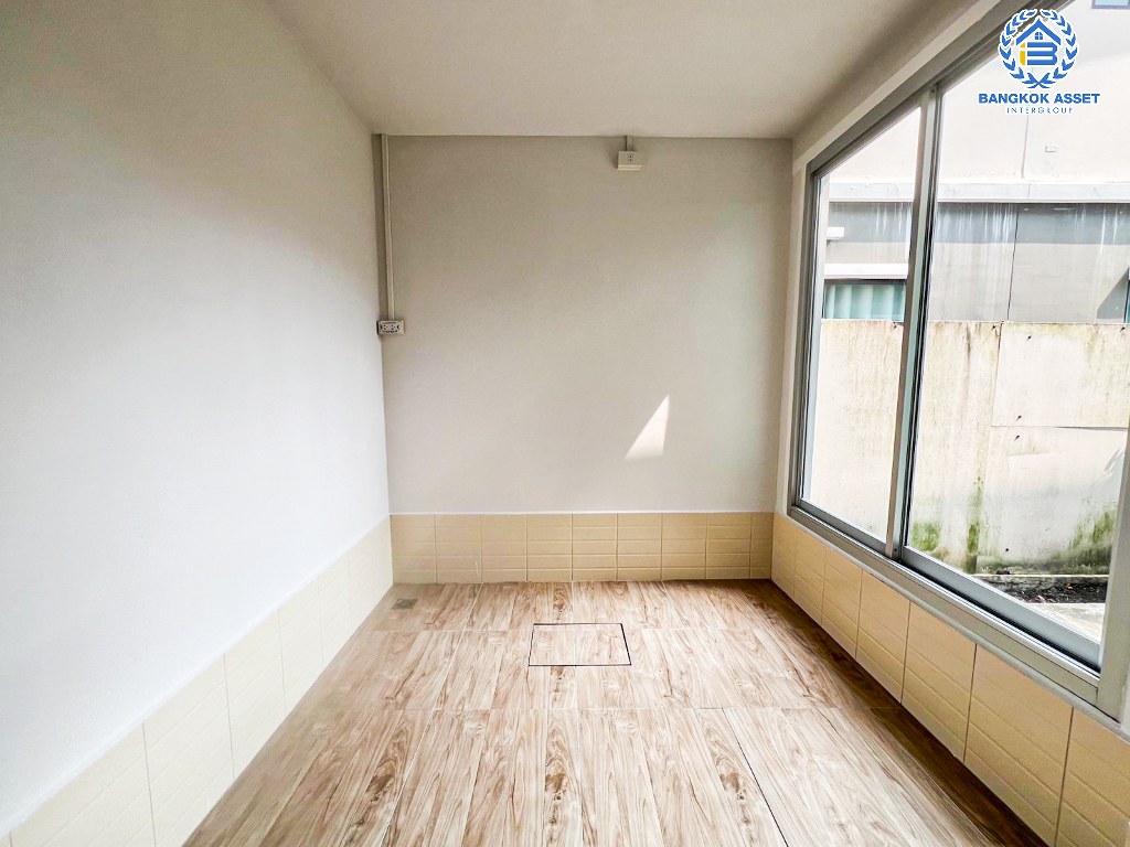 *****บ้านแฝดมือสอง โครงการ เดอะคอนเนค44 กาญจนาภิเษก-กันตนา เนื้อที่ 36.30 ตร.ว. ฟังก์ชัน 3 ห้องนอน 2 ห้องน้ำ 2 ที่จอดรถ บ้านรีโนเวทใหม่ ราคาคุ้มค่า พร้อมเข้าอยู่ โครงการบนทำเลเดินทางสะดวก เชื่อมต่อถนนศาลายา ถนนพิชัยเขต ใกล้รถไฟฟ้าสายสีม่วง "สถานีบางใหญ่" และจุดขึ้นทางด่วน "ศรีรัช"...