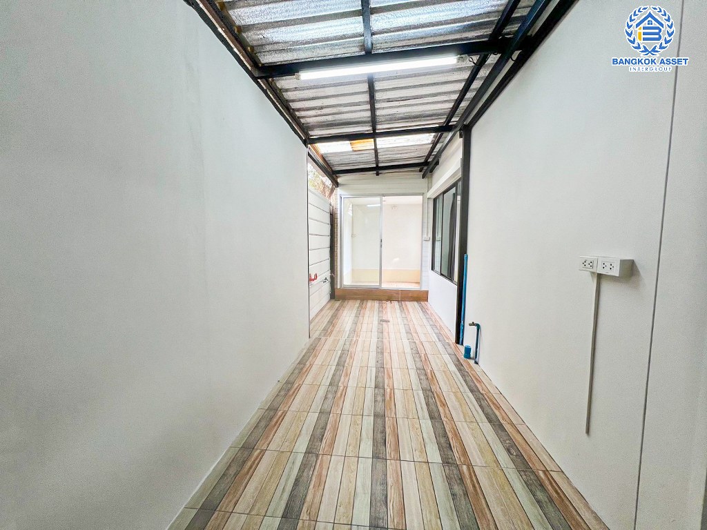 *****บ้านแฝดมือสอง โครงการ เดอะคอนเนค44 กาญจนาภิเษก-กันตนา เนื้อที่ 36.30 ตร.ว. ฟังก์ชัน 3 ห้องนอน 2 ห้องน้ำ 2 ที่จอดรถ บ้านรีโนเวทใหม่ ราคาคุ้มค่า พร้อมเข้าอยู่ โครงการบนทำเลเดินทางสะดวก เชื่อมต่อถนนศาลายา ถนนพิชัยเขต ใกล้รถไฟฟ้าสายสีม่วง "สถานีบางใหญ่" และจุดขึ้นทางด่วน "ศรีรัช"...