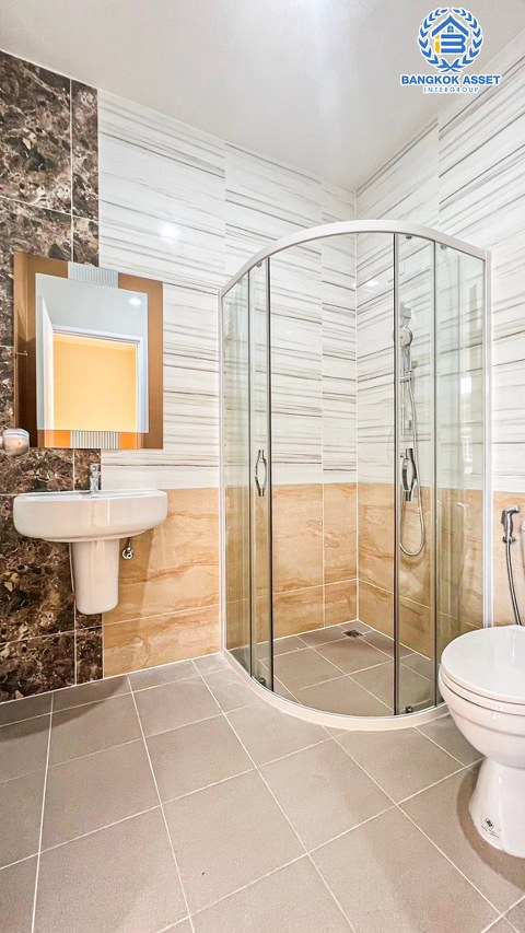 *****ทาวน์เฮ้าส์มือสองกรุงเทพมหานคร โครงการ โกลเด้นทาวน์ เพชรเกษม-พุทธมณฑลสาย3 เนื้อที่ 16 ตร.ว. ฟังก์ชัน 3 ห้องนอน 2 ห้องน้ำ 1 ที่จอดรถ บ้านสภาพดี บนทำเลเดินทางสะดวก เชื่อมต่อถนนพุทธมณฑลสาย3, ถนนเพชรเกษม ใกล้รถไฟฟ้าสายสีน้ำเงิน "สถานีหลักสอง" และทางด่วน "อุดรรัถยา"