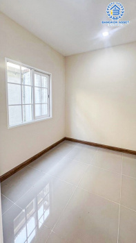 *****ทาวน์เฮ้าส์มือสองกรุงเทพมหานคร โครงการ โกลเด้นทาวน์ เพชรเกษม-พุทธมณฑลสาย3 เนื้อที่ 16 ตร.ว. ฟังก์ชัน 3 ห้องนอน 2 ห้องน้ำ 1 ที่จอดรถ บ้านสภาพดี บนทำเลเดินทางสะดวก เชื่อมต่อถนนพุทธมณฑลสาย3, ถนนเพชรเกษม ใกล้รถไฟฟ้าสายสีน้ำเงิน "สถานีหลักสอง" และทางด่วน "อุดรรัถยา"