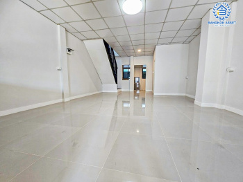 *****ทาวน์เฮ้าส์มือสองนนทบุรี หมู่บ้าน ร่มรื่นวิลล์6 ปลายบาง เนื้อที่กว้าง 20.6 ตร.ว. ฟังก์ชัน 2 ห้องนอน 2 ห้องน้ำ 1 ที่จอดรถ บ้านรีโนเวทใหม่ พร้อมอยู่ บนทำเลดี เชื่อมต่อถนนกาญจนาภิเษก, ถนนนครอินทร์ ใกล้รถไฟฟ้าสายสีม่วง "สถานีตลาดบางใหญ่" เพียง 14 นาทีเท่านั้น!!