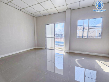 *****ทาวน์เฮ้าส์มือสองนนทบุรี หมู่บ้าน ร่มรื่นวิลล์6 ปลายบาง เนื้อที่กว้าง 20.6 ตร.ว. ฟังก์ชัน 2 ห้องนอน 2 ห้องน้ำ 1 ที่จอดรถ บ้านรีโนเวทใหม่ พร้อมอยู่ บนทำเลดี เชื่อมต่อถนนกาญจนาภิเษก, ถนนนครอินทร์ ใกล้รถไฟฟ้าสายสีม่วง "สถานีตลาดบางใหญ่" เพียง 14 นาทีเท่านั้น!!