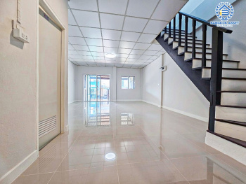 *****ทาวน์เฮ้าส์มือสองนนทบุรี หมู่บ้าน ร่มรื่นวิลล์6 ปลายบาง เนื้อที่กว้าง 20.6 ตร.ว. ฟังก์ชัน 2 ห้องนอน 2 ห้องน้ำ 1 ที่จอดรถ บ้านรีโนเวทใหม่ พร้อมอยู่ บนทำเลดี เชื่อมต่อถนนกาญจนาภิเษก, ถนนนครอินทร์ ใกล้รถไฟฟ้าสายสีม่วง "สถานีตลาดบางใหญ่" เพียง 14 นาทีเท่านั้น!!