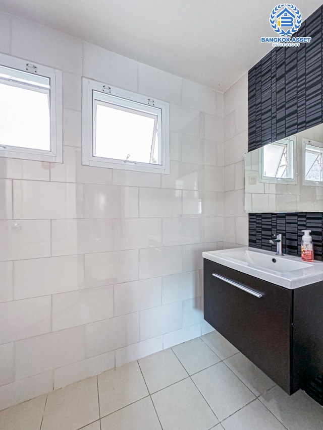 *****บ้านเดี่ยวมือสองนนทบุรี โครงการ ดีซิโอ้ ราชพฤกษ์ หลังมุม! เนื้อที่กว้าง 55.4 ตร.ว. ฟังก์ชัน 3 ห้องนอน 3 ห้องน้ำ 2 ที่จอดรถ บ้านสวย พร้อมเข้าอยู่ แถมฟรี! 4 เครื่องปรับอากาศ บนทำเลเดินทางสะดวก เชื่อมต่อถนนรัตนาธิเบศร์ ใกล้รถไฟฟ้าสายสีม่วง "สถานีบางรักใหญ่"ในราคาสุดคุ้ม!