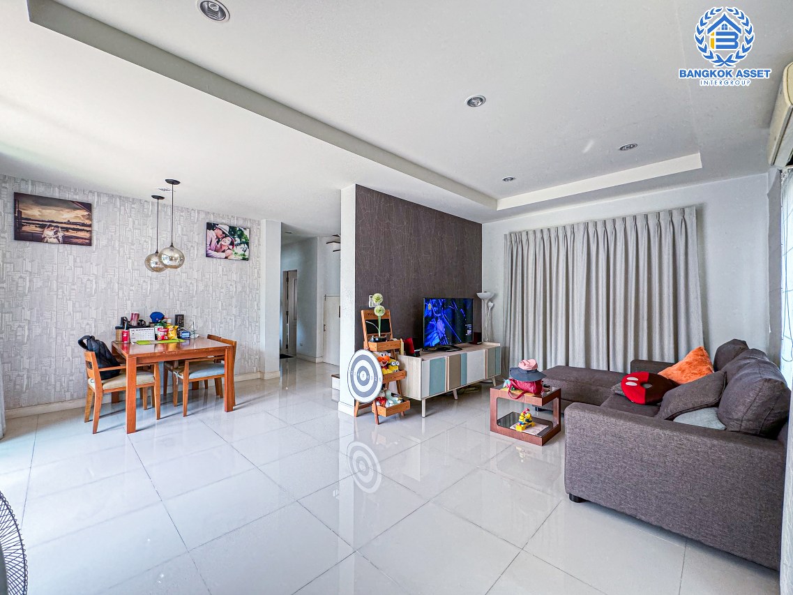 *****บ้านเดี่ยวมือสองนนทบุรี โครงการ ดีซิโอ้ ราชพฤกษ์ หลังมุม! เนื้อที่กว้าง 55.4 ตร.ว. ฟังก์ชัน 3 ห้องนอน 3 ห้องน้ำ 2 ที่จอดรถ บ้านสวย พร้อมเข้าอยู่ แถมฟรี! 4 เครื่องปรับอากาศ บนทำเลเดินทางสะดวก เชื่อมต่อถนนรัตนาธิเบศร์ ใกล้รถไฟฟ้าสายสีม่วง "สถานีบางรักใหญ่"ในราคาสุดคุ้ม!