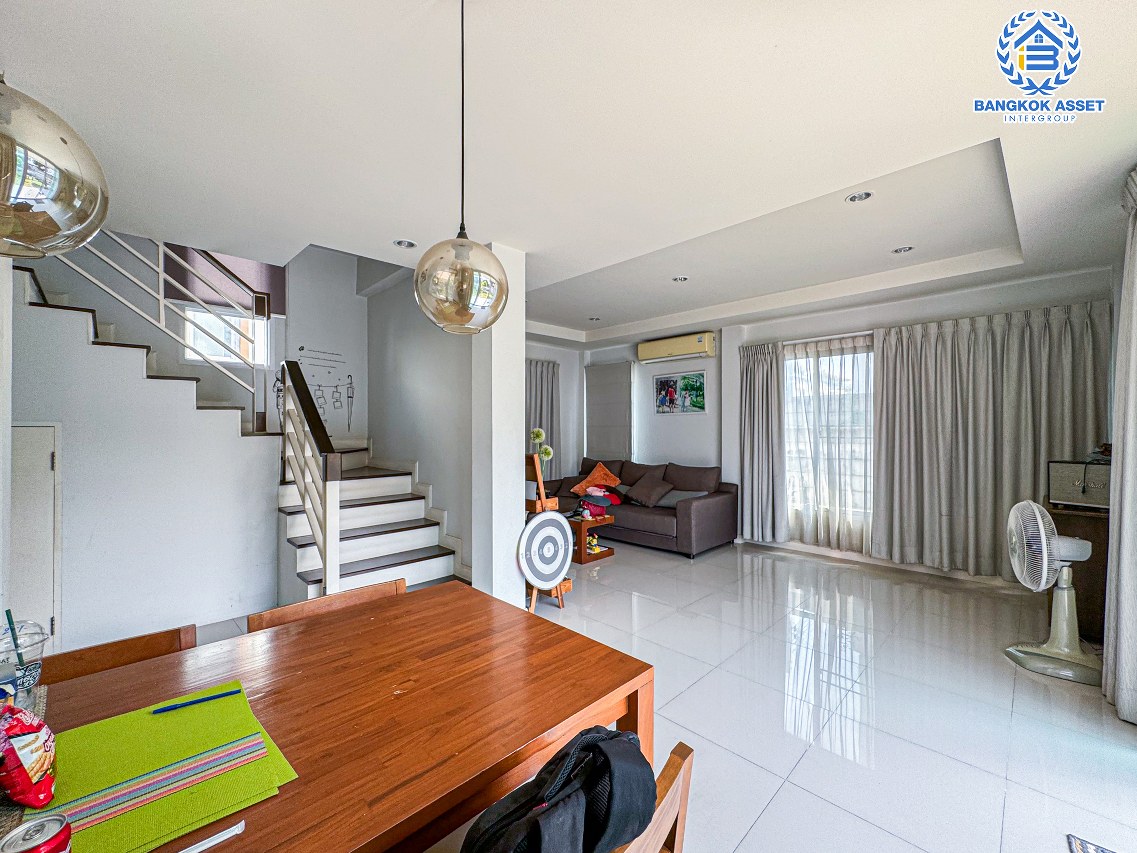 *****บ้านเดี่ยวมือสองนนทบุรี โครงการ ดีซิโอ้ ราชพฤกษ์ หลังมุม! เนื้อที่กว้าง 55.4 ตร.ว. ฟังก์ชัน 3 ห้องนอน 3 ห้องน้ำ 2 ที่จอดรถ บ้านสวย พร้อมเข้าอยู่ แถมฟรี! 4 เครื่องปรับอากาศ บนทำเลเดินทางสะดวก เชื่อมต่อถนนรัตนาธิเบศร์ ใกล้รถไฟฟ้าสายสีม่วง "สถานีบางรักใหญ่"ในราคาสุดคุ้ม!