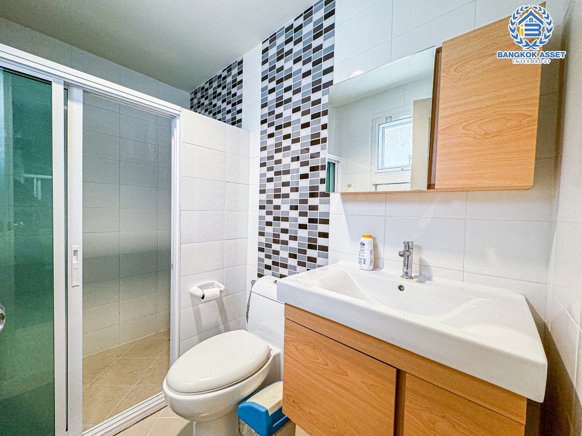 *****บ้านเดี่ยวมือสองนนทบุรี โครงการ ดีซิโอ้ ราชพฤกษ์ หลังมุม! เนื้อที่กว้าง 55.4 ตร.ว. ฟังก์ชัน 3 ห้องนอน 3 ห้องน้ำ 2 ที่จอดรถ บ้านสวย พร้อมเข้าอยู่ แถมฟรี! 4 เครื่องปรับอากาศ บนทำเลเดินทางสะดวก เชื่อมต่อถนนรัตนาธิเบศร์ ใกล้รถไฟฟ้าสายสีม่วง "สถานีบางรักใหญ่"ในราคาสุดคุ้ม!