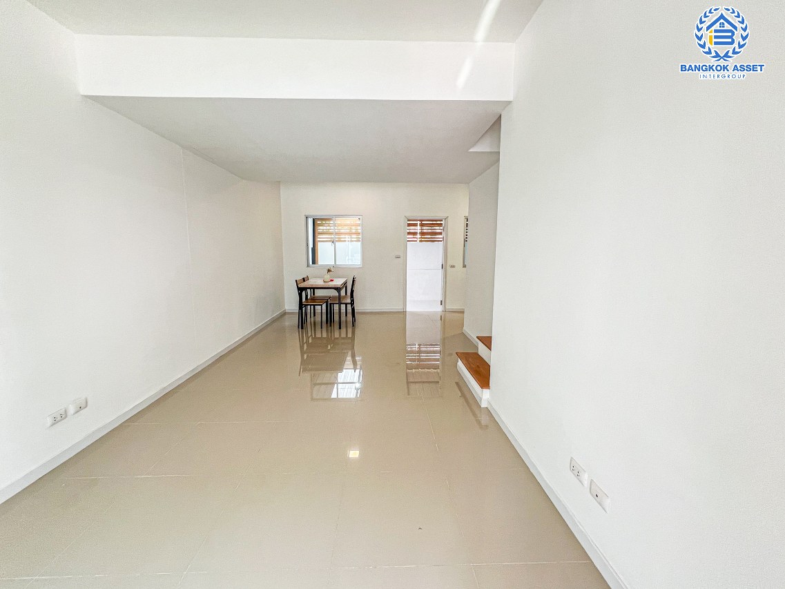 *****ทาวน์เฮ้าส์มือสองนนทบุรี โครงการ พฤกษา กาญจนาภิเษก-กันตนา เนื้อที่กว้าง 19.2 ตร.ว. ฟังก์ชัน 3 ห้องนอน 2 ห้องน้ำ 1 ที่จอดรถ บ้านรีโนเวทใหม่ ไม่เคยเข้าอยู่ บนทำเลแห่งการเดินทาง เชื่อมต่อถนนกาญจนาภิเษก, ถนนนครอินทร์, ถนนรัตนาธิเบศร์ จองเลย!