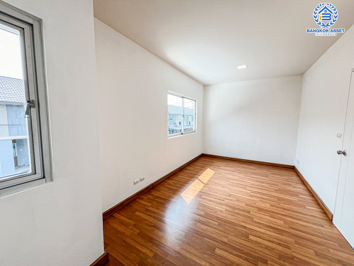 *****ทาวน์เฮ้าส์มือสองนนทบุรี โครงการ พฤกษา กาญจนาภิเษก-กันตนา เนื้อที่กว้าง 19.2 ตร.ว. ฟังก์ชัน 3 ห้องนอน 2 ห้องน้ำ 1 ที่จอดรถ บ้านรีโนเวทใหม่ ไม่เคยเข้าอยู่ บนทำเลแห่งการเดินทาง เชื่อมต่อถนนกาญจนาภิเษก, ถนนนครอินทร์, ถนนรัตนาธิเบศร์ จองเลย!