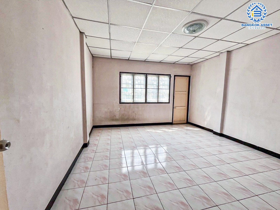 *****ทาวน์เฮ้าส์มือสองนนทบุรี โครงการ บางใหญ่ซิตี้ กาญจนาภิเษก เนื้อที่ 18 ตร.ว. ฟังก์ชัน 2 ห้องนอน 2 ห้องน้ำ 1 ที่จอดรถ บ้านสภาพดี บนทำเลใกล้รถไฟฟ้าสายสีม่วง "สถานีตลาดบางใหญ่" เพียง 700 เมตร เชื่อมต่อถนนกาญจนาภิเษก, ถนนรัตนาธิเบศร์ และใกล้เซ็นทรัลเวสต์เกต