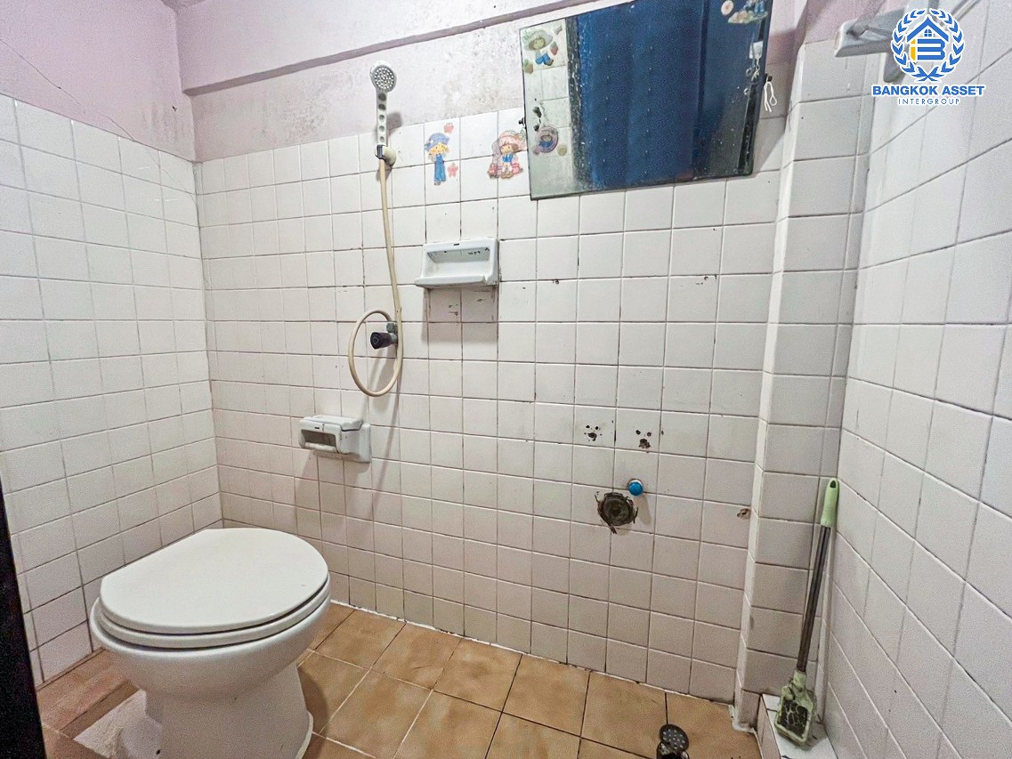 *****ทาวน์เฮ้าส์มือสองนนทบุรี โครงการ บางใหญ่ซิตี้ กาญจนาภิเษก เนื้อที่ 18 ตร.ว. ฟังก์ชัน 2 ห้องนอน 2 ห้องน้ำ 1 ที่จอดรถ บ้านสภาพดี บนทำเลใกล้รถไฟฟ้าสายสีม่วง "สถานีตลาดบางใหญ่" เพียง 700 เมตร เชื่อมต่อถนนกาญจนาภิเษก, ถนนรัตนาธิเบศร์ และใกล้เซ็นทรัลเวสต์เกต