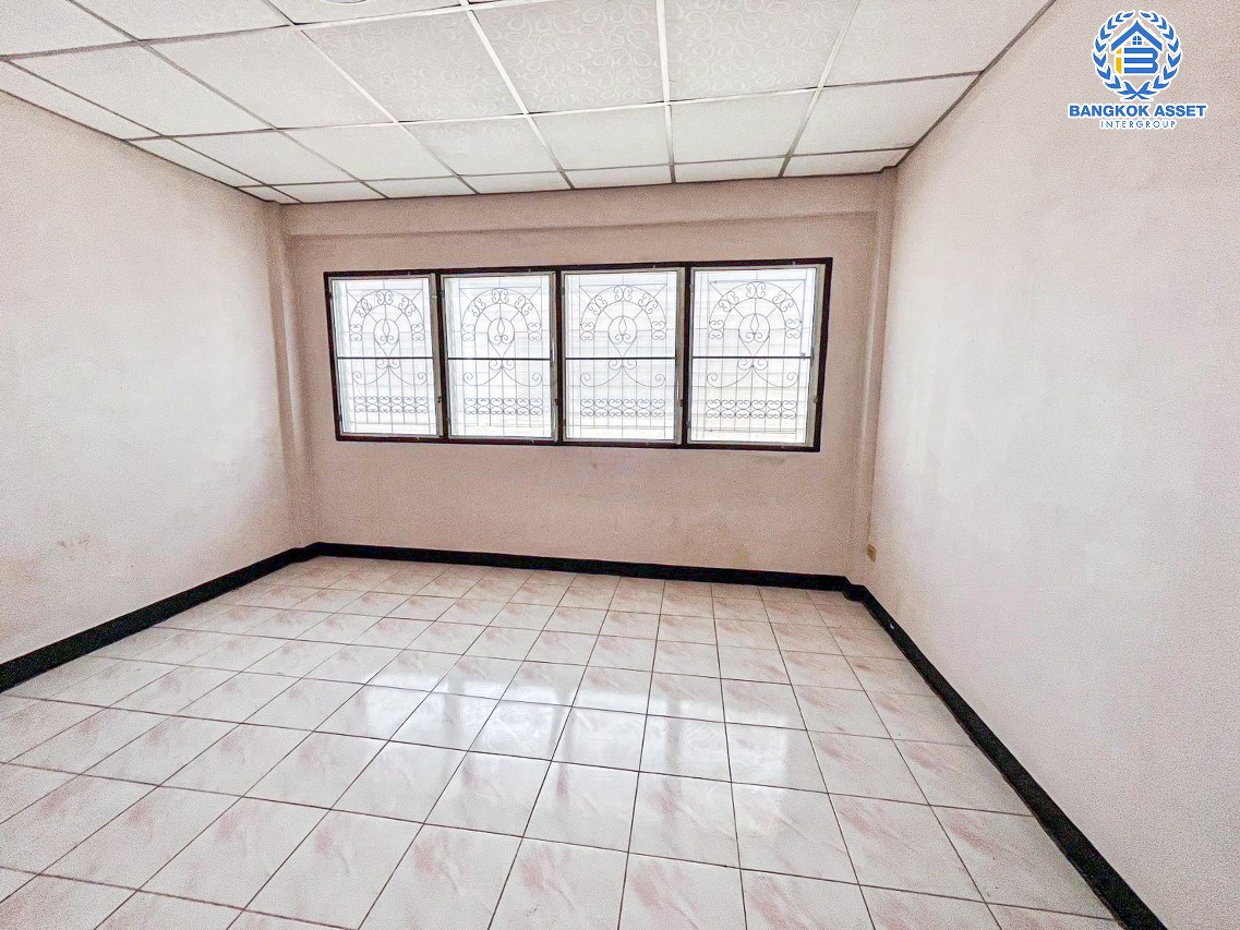 *****ทาวน์เฮ้าส์มือสองนนทบุรี โครงการ บางใหญ่ซิตี้ กาญจนาภิเษก เนื้อที่ 18 ตร.ว. ฟังก์ชัน 2 ห้องนอน 2 ห้องน้ำ 1 ที่จอดรถ บ้านสภาพดี บนทำเลใกล้รถไฟฟ้าสายสีม่วง "สถานีตลาดบางใหญ่" เพียง 700 เมตร เชื่อมต่อถนนกาญจนาภิเษก, ถนนรัตนาธิเบศร์ และใกล้เซ็นทรัลเวสต์เกต