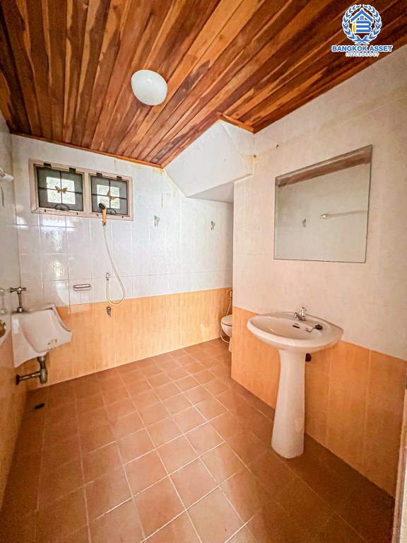 *****บ้านเดี่ยวมือสอง โครงการ สินบดี ราชพฤกษ์ เนื้อที่ 64.40 ตร.ว. ฟังก์ชัน 4 ห้องนอน 3 ห้องน้ำ 1 ที่จอดรถ บ้านสภาพดี ภายในสภาพเยี่ยม พร้อมเข้าอยู่ โครงการบนทำเลเดินทางสะดวก เชื่อมต่อถนนราชพฤษ์ ถนนบางกรวย-ไทรน้อย ใกล้รถไฟฟ้าสายสีม่วง "สถานีบางพลู"และจุดขึ้นทางด่วน "ศรีรัช"