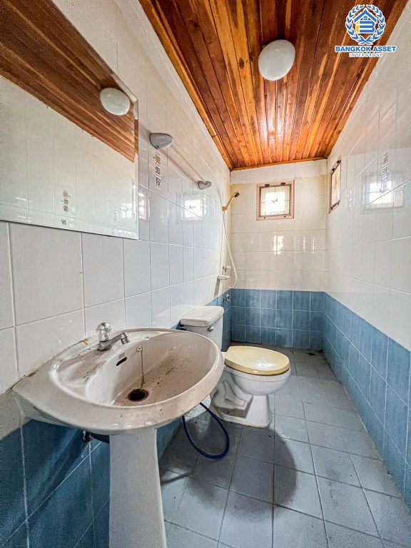 *****บ้านเดี่ยวมือสอง โครงการ สินบดี ราชพฤกษ์ เนื้อที่ 64.40 ตร.ว. ฟังก์ชัน 4 ห้องนอน 3 ห้องน้ำ 1 ที่จอดรถ บ้านสภาพดี ภายในสภาพเยี่ยม พร้อมเข้าอยู่ โครงการบนทำเลเดินทางสะดวก เชื่อมต่อถนนราชพฤษ์ ถนนบางกรวย-ไทรน้อย ใกล้รถไฟฟ้าสายสีม่วง "สถานีบางพลู"และจุดขึ้นทางด่วน "ศรีรัช"