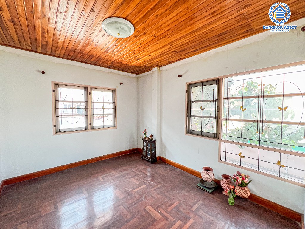 *****บ้านเดี่ยวมือสอง โครงการ สินบดี ราชพฤกษ์ เนื้อที่ 64.40 ตร.ว. ฟังก์ชัน 4 ห้องนอน 3 ห้องน้ำ 1 ที่จอดรถ บ้านสภาพดี ภายในสภาพเยี่ยม พร้อมเข้าอยู่ โครงการบนทำเลเดินทางสะดวก เชื่อมต่อถนนราชพฤษ์ ถนนบางกรวย-ไทรน้อย ใกล้รถไฟฟ้าสายสีม่วง "สถานีบางพลู"และจุดขึ้นทางด่วน "ศรีรัช"