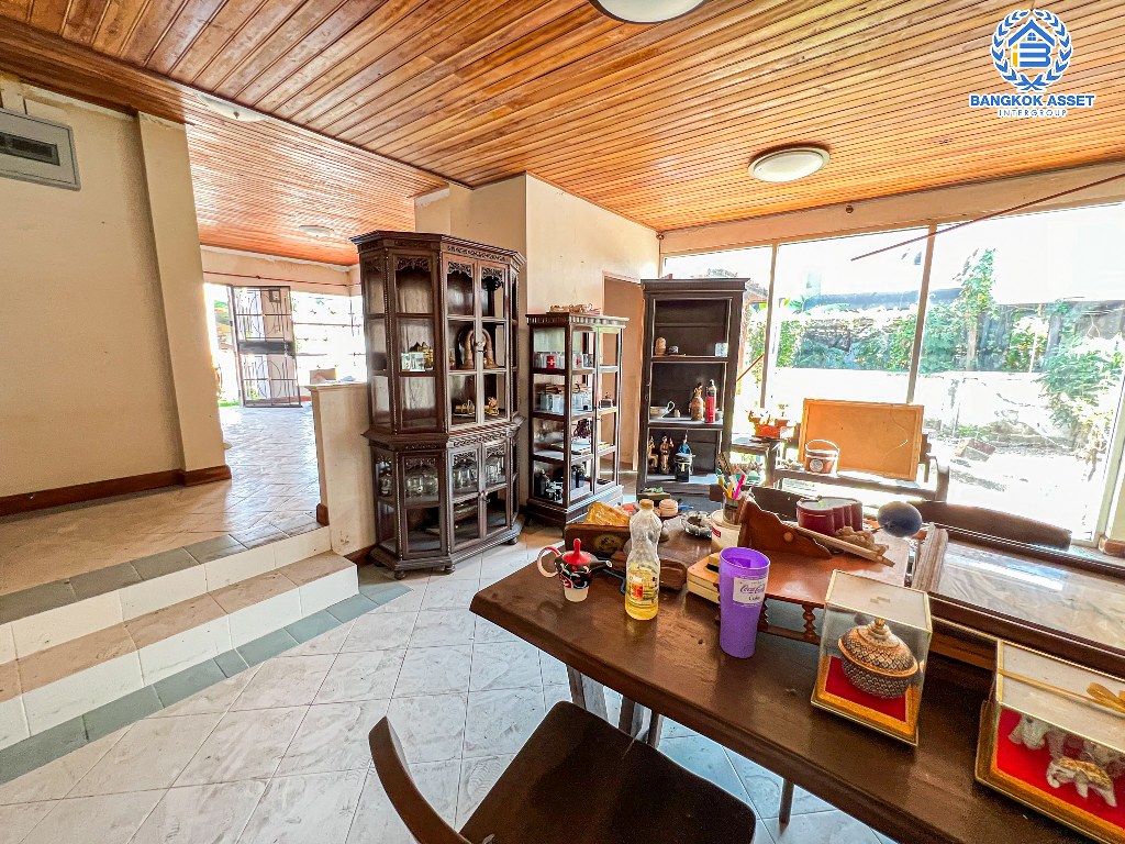 *****บ้านเดี่ยวมือสอง โครงการ สินบดี ราชพฤกษ์ เนื้อที่ 64.40 ตร.ว. ฟังก์ชัน 4 ห้องนอน 3 ห้องน้ำ 1 ที่จอดรถ บ้านสภาพดี ภายในสภาพเยี่ยม พร้อมเข้าอยู่ โครงการบนทำเลเดินทางสะดวก เชื่อมต่อถนนราชพฤษ์ ถนนบางกรวย-ไทรน้อย ใกล้รถไฟฟ้าสายสีม่วง "สถานีบางพลู"และจุดขึ้นทางด่วน "ศรีรัช"