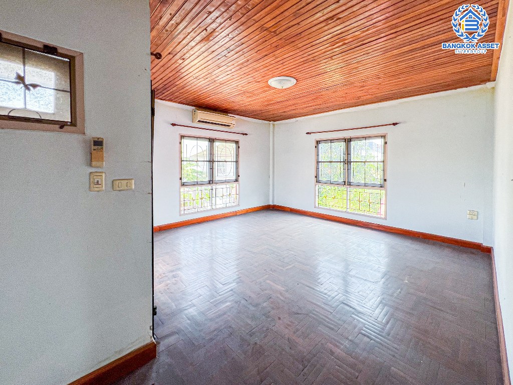 *****บ้านเดี่ยวมือสอง โครงการ สินบดี ราชพฤกษ์ เนื้อที่ 64.40 ตร.ว. ฟังก์ชัน 4 ห้องนอน 3 ห้องน้ำ 1 ที่จอดรถ บ้านสภาพดี ภายในสภาพเยี่ยม พร้อมเข้าอยู่ โครงการบนทำเลเดินทางสะดวก เชื่อมต่อถนนราชพฤษ์ ถนนบางกรวย-ไทรน้อย ใกล้รถไฟฟ้าสายสีม่วง "สถานีบางพลู"และจุดขึ้นทางด่วน "ศรีรัช"