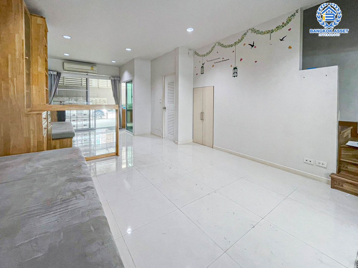 *****ทาวน์โฮม 3 ชั้นมือสอง โครงการ บารอนเนียทาวน์ ท่าน้ำนนท์ เนื้อที่ 21 ตร.ว. ฟังก์ชัน 3 ห้องนอน 4 ห้องน้ำ พื้นที่ใช้สอยกว้างขวาง ภายในสภาพดีเยี่ยม แถมฟรี! เครื่องปรับอากาศ โครงการบนทำเลเชื่อมต่อถนนท่าน้ำนนท์ ถนนบางศรีเมือง ใกล้รถไฟฟ้า MRT สายสีม่วง "สถานีสะพานพระนั่งเกล้า"