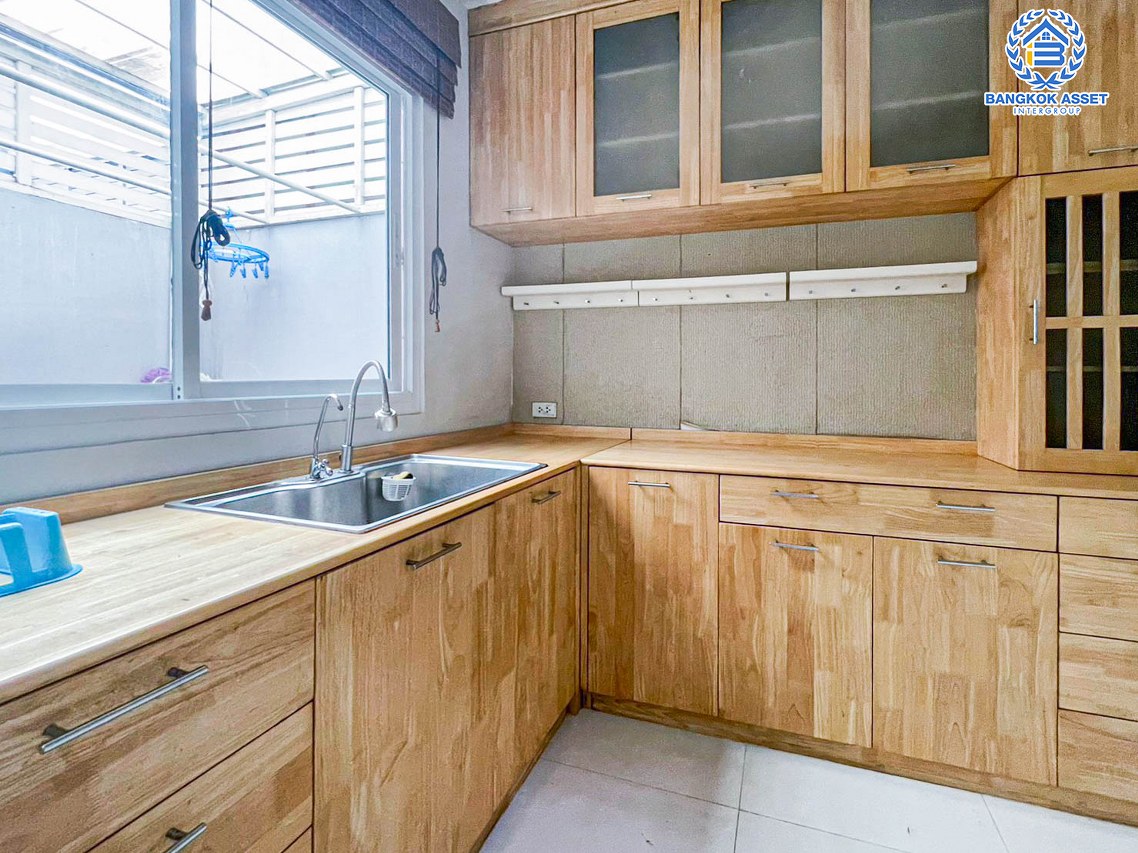 *****ทาวน์โฮม 3 ชั้นมือสอง โครงการ บารอนเนียทาวน์ ท่าน้ำนนท์ เนื้อที่ 21 ตร.ว. ฟังก์ชัน 3 ห้องนอน 4 ห้องน้ำ พื้นที่ใช้สอยกว้างขวาง ภายในสภาพดีเยี่ยม แถมฟรี! เครื่องปรับอากาศ โครงการบนทำเลเชื่อมต่อถนนท่าน้ำนนท์ ถนนบางศรีเมือง ใกล้รถไฟฟ้า MRT สายสีม่วง "สถานีสะพานพระนั่งเกล้า"