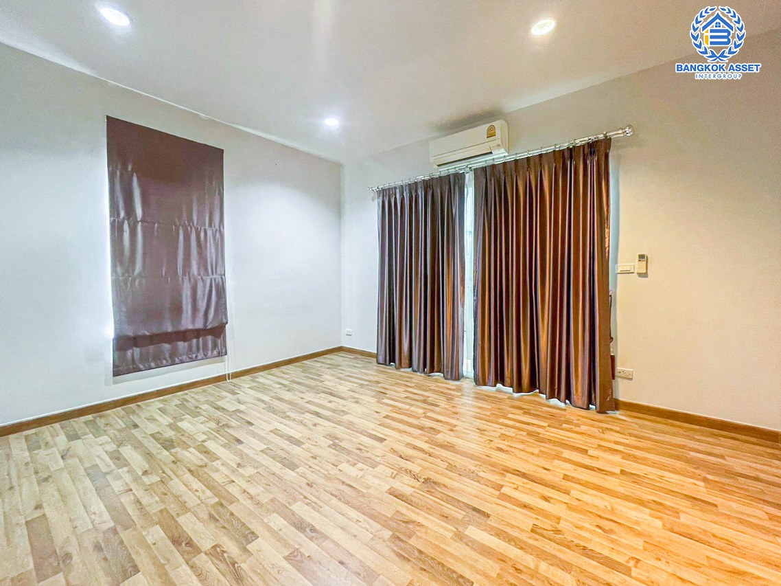 *****ทาวน์โฮม 3 ชั้นมือสอง โครงการ บารอนเนียทาวน์ ท่าน้ำนนท์ เนื้อที่ 21 ตร.ว. ฟังก์ชัน 3 ห้องนอน 4 ห้องน้ำ พื้นที่ใช้สอยกว้างขวาง ภายในสภาพดีเยี่ยม แถมฟรี! เครื่องปรับอากาศ โครงการบนทำเลเชื่อมต่อถนนท่าน้ำนนท์ ถนนบางศรีเมือง ใกล้รถไฟฟ้า MRT สายสีม่วง "สถานีสะพานพระนั่งเกล้า"