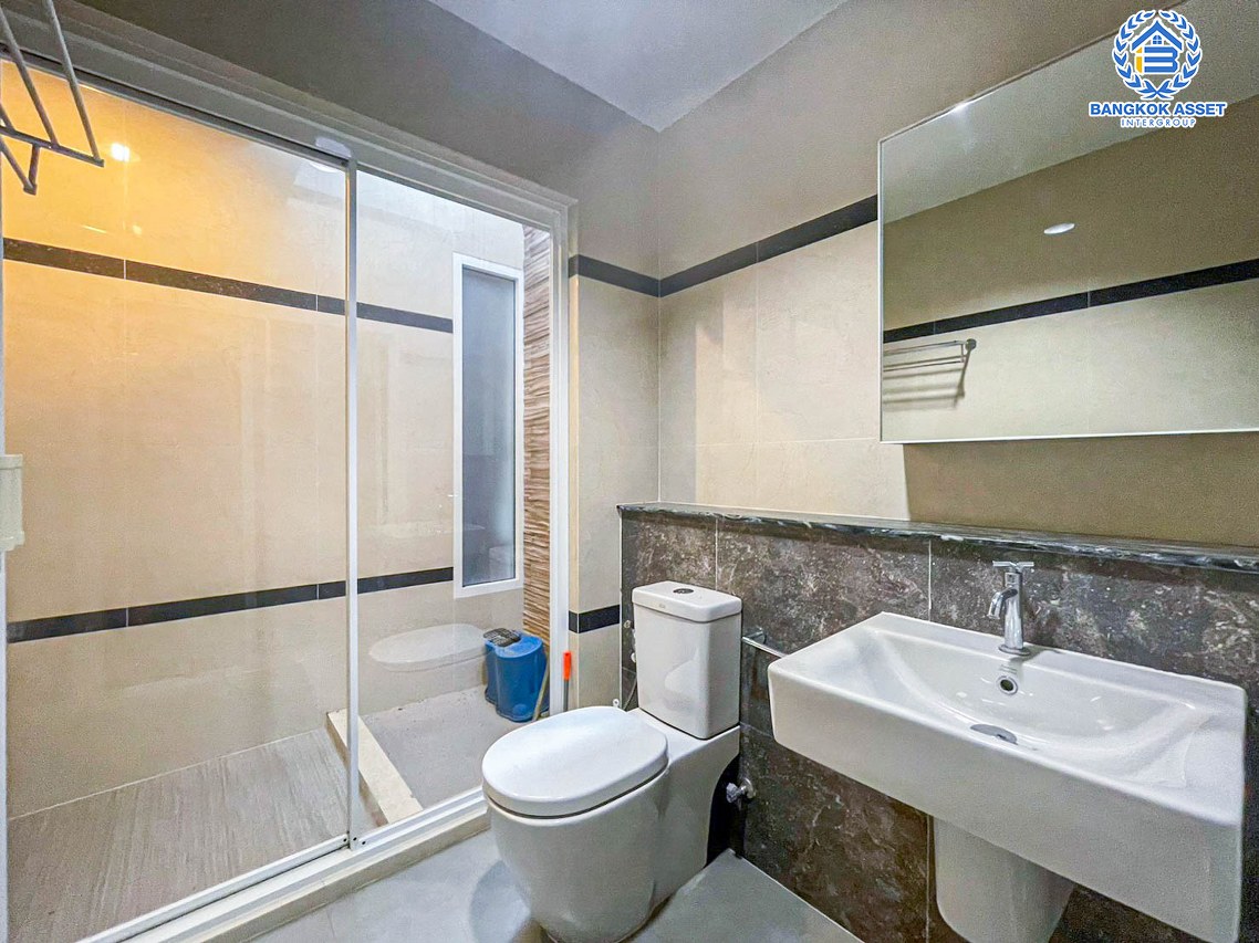 *****ทาวน์โฮม 3 ชั้นมือสอง โครงการ บารอนเนียทาวน์ ท่าน้ำนนท์ เนื้อที่ 21 ตร.ว. ฟังก์ชัน 3 ห้องนอน 4 ห้องน้ำ พื้นที่ใช้สอยกว้างขวาง ภายในสภาพดีเยี่ยม แถมฟรี! เครื่องปรับอากาศ โครงการบนทำเลเชื่อมต่อถนนท่าน้ำนนท์ ถนนบางศรีเมือง ใกล้รถไฟฟ้า MRT สายสีม่วง "สถานีสะพานพระนั่งเกล้า"