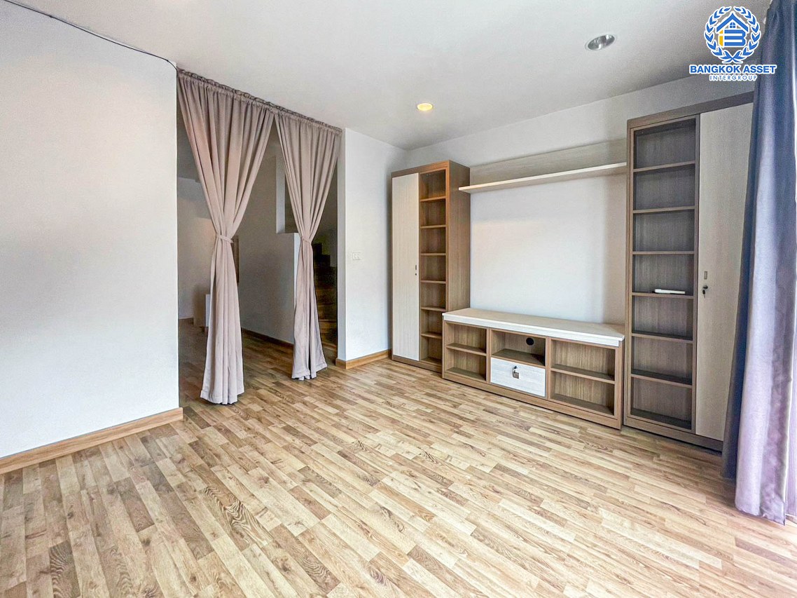 *****ทาวน์โฮม 3 ชั้นมือสอง โครงการ บารอนเนียทาวน์ ท่าน้ำนนท์ เนื้อที่ 21 ตร.ว. ฟังก์ชัน 3 ห้องนอน 4 ห้องน้ำ พื้นที่ใช้สอยกว้างขวาง ภายในสภาพดีเยี่ยม แถมฟรี! เครื่องปรับอากาศ โครงการบนทำเลเชื่อมต่อถนนท่าน้ำนนท์ ถนนบางศรีเมือง ใกล้รถไฟฟ้า MRT สายสีม่วง "สถานีสะพานพระนั่งเกล้า"