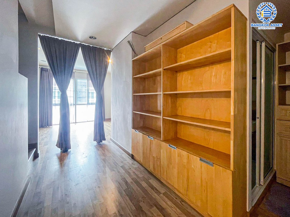 *****ทาวน์โฮม 3 ชั้นมือสอง โครงการ บารอนเนียทาวน์ ท่าน้ำนนท์ เนื้อที่ 21 ตร.ว. ฟังก์ชัน 3 ห้องนอน 4 ห้องน้ำ พื้นที่ใช้สอยกว้างขวาง ภายในสภาพดีเยี่ยม แถมฟรี! เครื่องปรับอากาศ โครงการบนทำเลเชื่อมต่อถนนท่าน้ำนนท์ ถนนบางศรีเมือง ใกล้รถไฟฟ้า MRT สายสีม่วง "สถานีสะพานพระนั่งเกล้า"