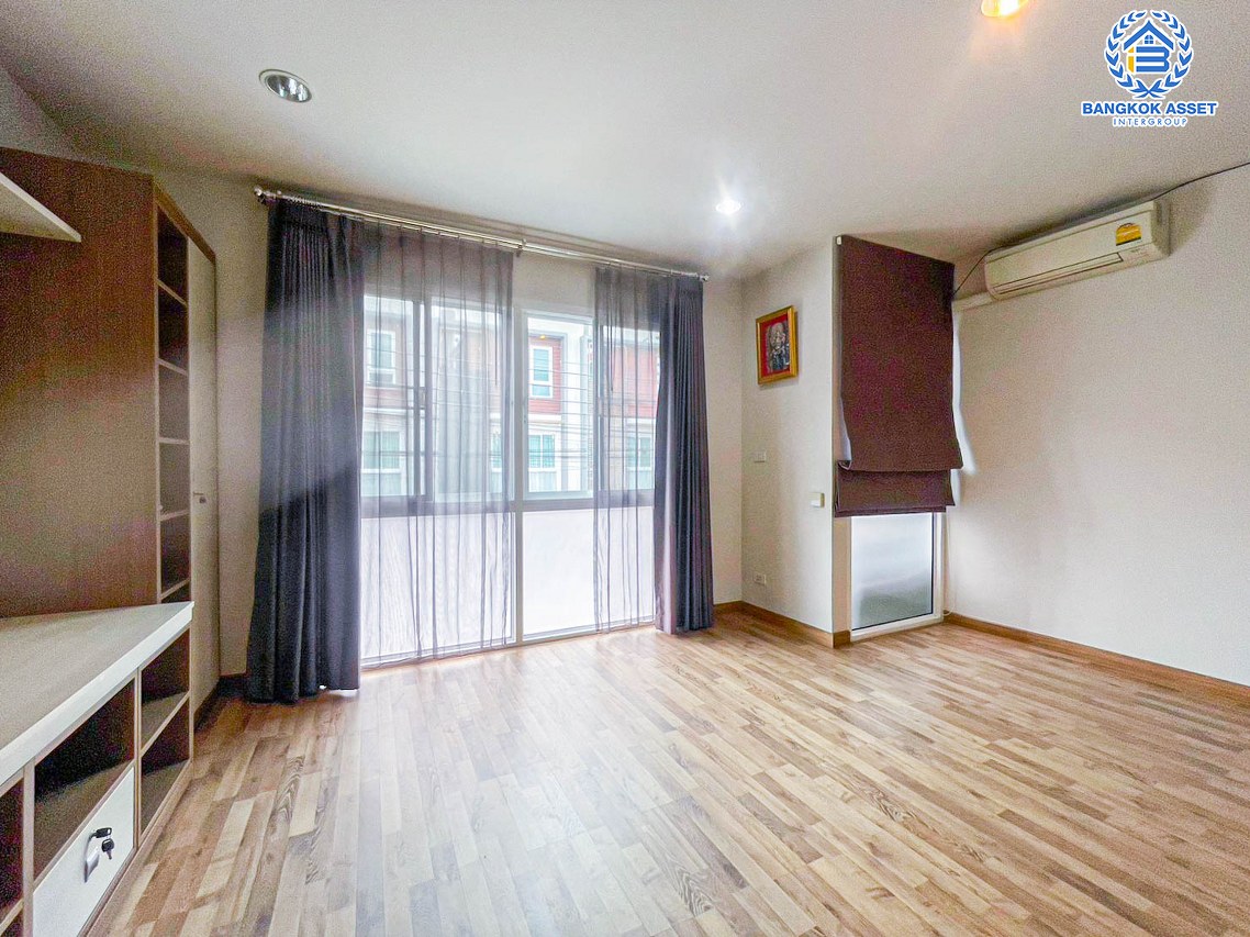 *****ทาวน์โฮม 3 ชั้นมือสอง โครงการ บารอนเนียทาวน์ ท่าน้ำนนท์ เนื้อที่ 21 ตร.ว. ฟังก์ชัน 3 ห้องนอน 4 ห้องน้ำ พื้นที่ใช้สอยกว้างขวาง ภายในสภาพดีเยี่ยม แถมฟรี! เครื่องปรับอากาศ โครงการบนทำเลเชื่อมต่อถนนท่าน้ำนนท์ ถนนบางศรีเมือง ใกล้รถไฟฟ้า MRT สายสีม่วง "สถานีสะพานพระนั่งเกล้า"