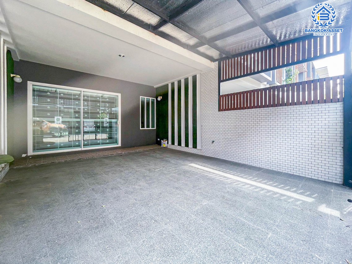 *****ทาวน์โฮม 3 ชั้นมือสอง โครงการ บารอนเนียทาวน์ ท่าน้ำนนท์ เนื้อที่ 21 ตร.ว. ฟังก์ชัน 3 ห้องนอน 4 ห้องน้ำ พื้นที่ใช้สอยกว้างขวาง ภายในสภาพดีเยี่ยม แถมฟรี! เครื่องปรับอากาศ โครงการบนทำเลเชื่อมต่อถนนท่าน้ำนนท์ ถนนบางศรีเมือง ใกล้รถไฟฟ้า MRT สายสีม่วง "สถานีสะพานพระนั่งเกล้า"