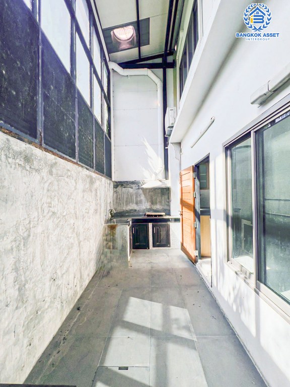 ทาวน์เฮ้าส์มือสอง โครงการ ภัทรโมทาวน์ แจ้งวัฒนะ เนื้อที่ 24.60 ตร.ว. ฟังก์ชัน 3 ห้องนอน 3 ห้องน้ำ 2 ที่จอดรถ บ้านสภาพพร้อมเข้าอยู่ ในราคาสุดคุ้มค่า บนทำเลแจ้งวัฒนะ (ฝั่งตรงข้ามเซ็นทรัลแจ้งวัฒนะ) ใกล้รถไฟฟ้าสายสีชมพู "สถานีแจ้งวัฒนะ-ปากเกร็ด 28" และทางด่วน "แจ้งวัฒนะ"...