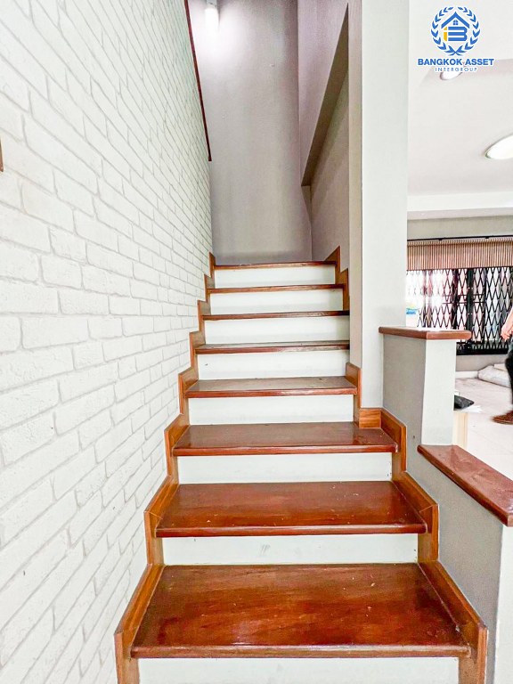 ทาวน์เฮ้าส์มือสอง โครงการ ภัทรโมทาวน์ แจ้งวัฒนะ เนื้อที่ 24.60 ตร.ว. ฟังก์ชัน 3 ห้องนอน 3 ห้องน้ำ 2 ที่จอดรถ บ้านสภาพพร้อมเข้าอยู่ ในราคาสุดคุ้มค่า บนทำเลแจ้งวัฒนะ (ฝั่งตรงข้ามเซ็นทรัลแจ้งวัฒนะ) ใกล้รถไฟฟ้าสายสีชมพู "สถานีแจ้งวัฒนะ-ปากเกร็ด 28" และทางด่วน "แจ้งวัฒนะ"...