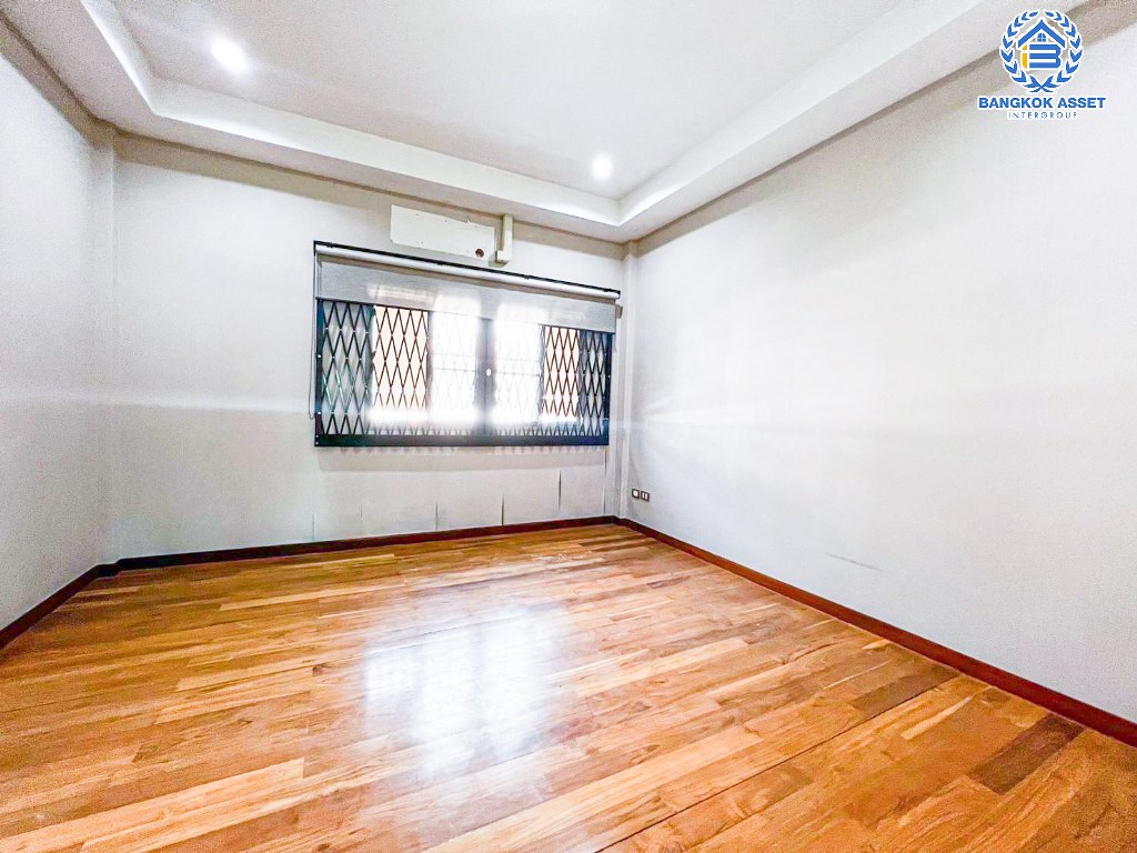 ทาวน์เฮ้าส์มือสอง โครงการ ภัทรโมทาวน์ แจ้งวัฒนะ เนื้อที่ 24.60 ตร.ว. ฟังก์ชัน 3 ห้องนอน 3 ห้องน้ำ 2 ที่จอดรถ บ้านสภาพพร้อมเข้าอยู่ ในราคาสุดคุ้มค่า บนทำเลแจ้งวัฒนะ (ฝั่งตรงข้ามเซ็นทรัลแจ้งวัฒนะ) ใกล้รถไฟฟ้าสายสีชมพู "สถานีแจ้งวัฒนะ-ปากเกร็ด 28" และทางด่วน "แจ้งวัฒนะ"...