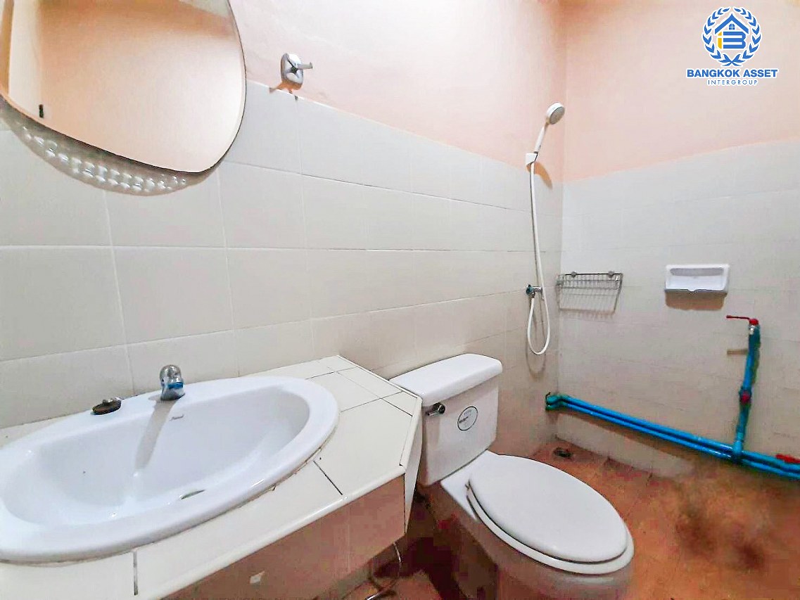 *****ทาวน์เฮ้าส์ 2 ชั้นมือสองปทุมธานี หมู่บ้าน สวัสดี สายไหม-หทัยราษฎร์ เนื้อที่กว้าง 20 ตร.ว. ฟังก์ชัน 3 ห้องนอน 2 ห้องน้ำ บ้านต่อเติมครบครัน บนทำเลดี เชื่อมต่อถนนหทัยราษฎร์, ถนนลำลูกกา ใกล้รถไฟฟ้าสายสีเขียว "สถานีคูคต" และจุดขึ้นทางด่วน "รามอินทรา-อาจณรงค์" ในราคาสุดคุ้ม!