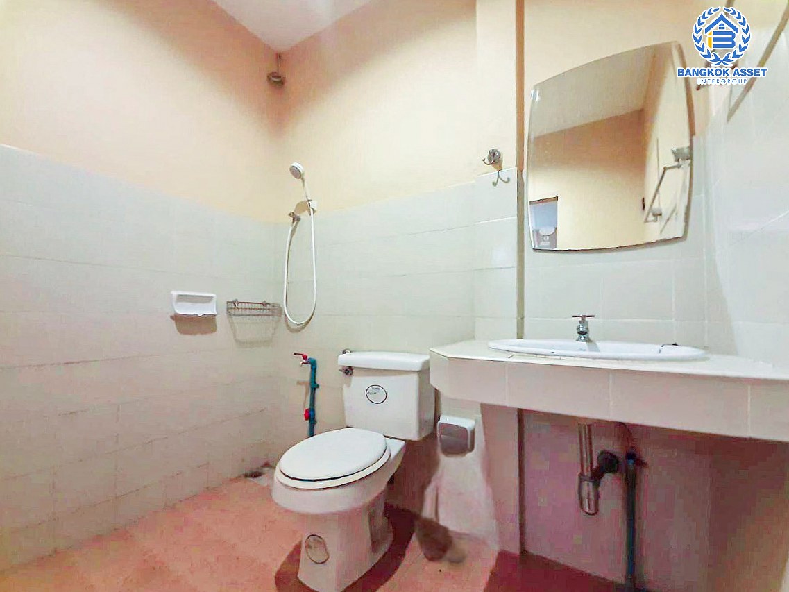 *****ทาวน์เฮ้าส์ 2 ชั้นมือสองปทุมธานี หมู่บ้าน สวัสดี สายไหม-หทัยราษฎร์ เนื้อที่กว้าง 20 ตร.ว. ฟังก์ชัน 3 ห้องนอน 2 ห้องน้ำ บ้านต่อเติมครบครัน บนทำเลดี เชื่อมต่อถนนหทัยราษฎร์, ถนนลำลูกกา ใกล้รถไฟฟ้าสายสีเขียว "สถานีคูคต" และจุดขึ้นทางด่วน "รามอินทรา-อาจณรงค์" ในราคาสุดคุ้ม!