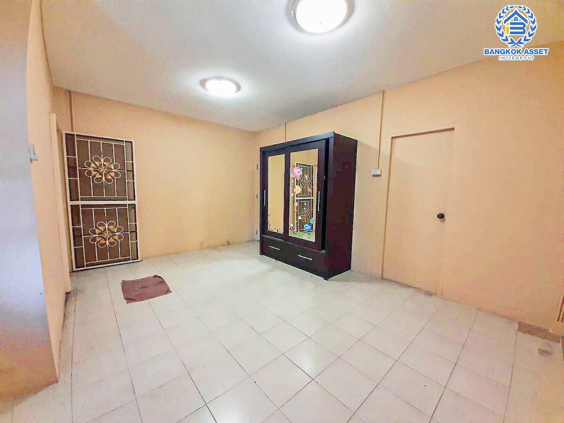 *****ทาวน์เฮ้าส์ 2 ชั้นมือสองปทุมธานี หมู่บ้าน สวัสดี สายไหม-หทัยราษฎร์ เนื้อที่กว้าง 20 ตร.ว. ฟังก์ชัน 3 ห้องนอน 2 ห้องน้ำ บ้านต่อเติมครบครัน บนทำเลดี เชื่อมต่อถนนหทัยราษฎร์, ถนนลำลูกกา ใกล้รถไฟฟ้าสายสีเขียว "สถานีคูคต" และจุดขึ้นทางด่วน "รามอินทรา-อาจณรงค์" ในราคาสุดคุ้ม!