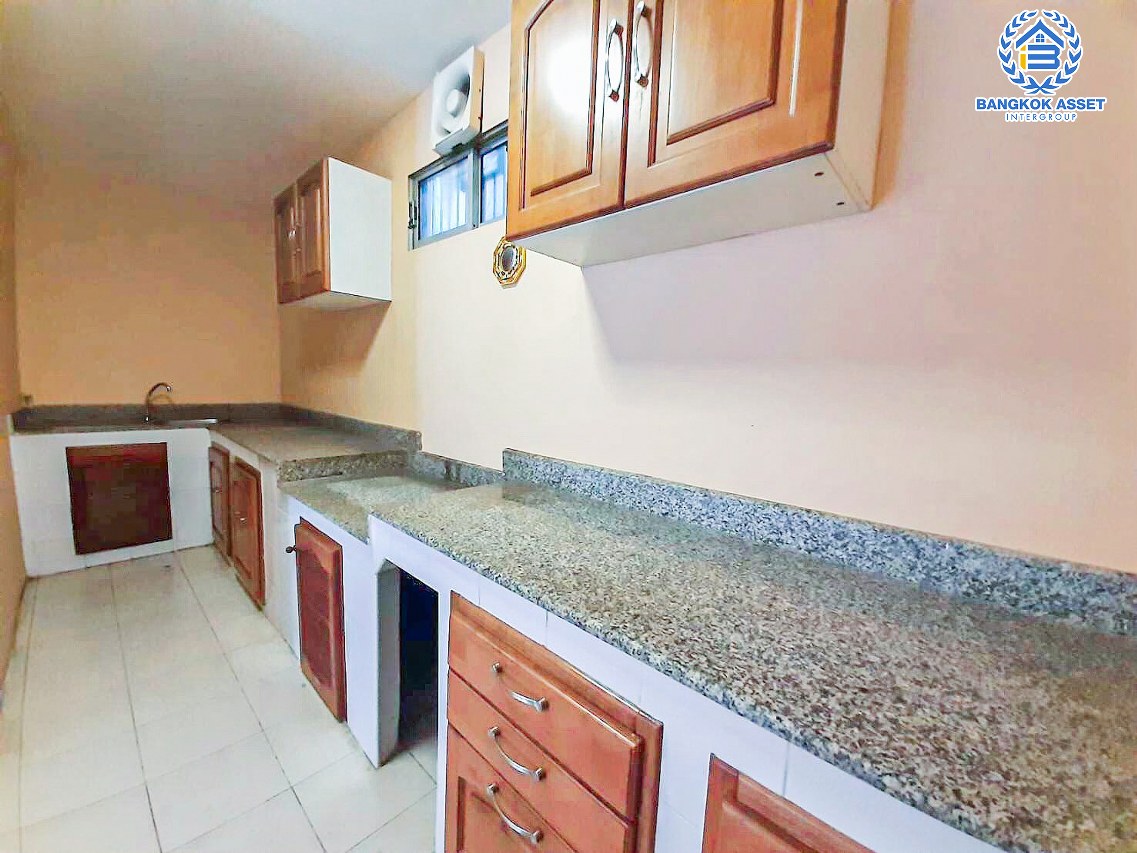 *****ทาวน์เฮ้าส์ 2 ชั้นมือสองปทุมธานี หมู่บ้าน สวัสดี สายไหม-หทัยราษฎร์ เนื้อที่กว้าง 20 ตร.ว. ฟังก์ชัน 3 ห้องนอน 2 ห้องน้ำ บ้านต่อเติมครบครัน บนทำเลดี เชื่อมต่อถนนหทัยราษฎร์, ถนนลำลูกกา ใกล้รถไฟฟ้าสายสีเขียว "สถานีคูคต" และจุดขึ้นทางด่วน "รามอินทรา-อาจณรงค์" ในราคาสุดคุ้ม!