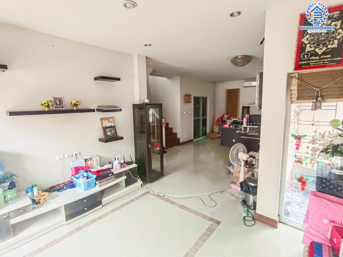 *****บ้านแฝดมือสองนนทบุรี โครงการ ปริญญดา ไลท์ พระราม5 เนื้อที่กว้าง 37.5 ตร.ว. ฟังก์ชัน 3 ห้องนอน 3 ห้องน้ำ 2 ที่จอดรถ บ้านสภาพดี น่าอยู่อาศัย บนทำเลเดินทางสะดวก เชื่อมต่อถนนราชพฤกษ์, ถนนนครอินทร์, ถนนรัตนธิเบศร์ และยังใกล้จุดขึ้นทางด่วน "ศรีรัช"