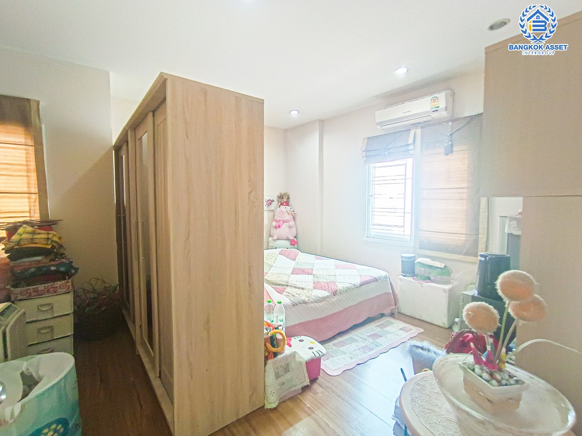 *****บ้านแฝดมือสองนนทบุรี โครงการ ปริญญดา ไลท์ พระราม5 เนื้อที่กว้าง 37.5 ตร.ว. ฟังก์ชัน 3 ห้องนอน 3 ห้องน้ำ 2 ที่จอดรถ บ้านสภาพดี น่าอยู่อาศัย บนทำเลเดินทางสะดวก เชื่อมต่อถนนราชพฤกษ์, ถนนนครอินทร์, ถนนรัตนธิเบศร์ และยังใกล้จุดขึ้นทางด่วน "ศรีรัช"