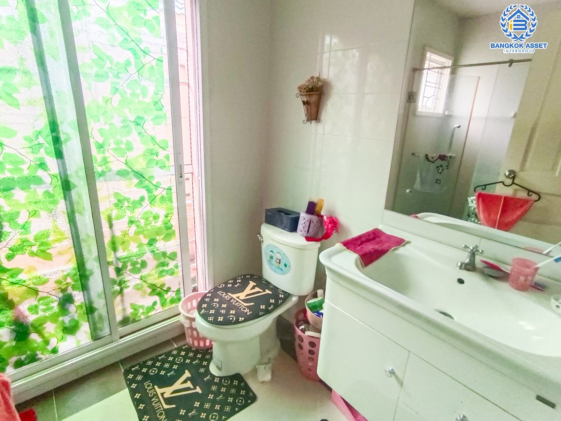 *****บ้านแฝดมือสองนนทบุรี โครงการ ปริญญดา ไลท์ พระราม5 เนื้อที่กว้าง 37.5 ตร.ว. ฟังก์ชัน 3 ห้องนอน 3 ห้องน้ำ 2 ที่จอดรถ บ้านสภาพดี น่าอยู่อาศัย บนทำเลเดินทางสะดวก เชื่อมต่อถนนราชพฤกษ์, ถนนนครอินทร์, ถนนรัตนธิเบศร์ และยังใกล้จุดขึ้นทางด่วน "ศรีรัช"