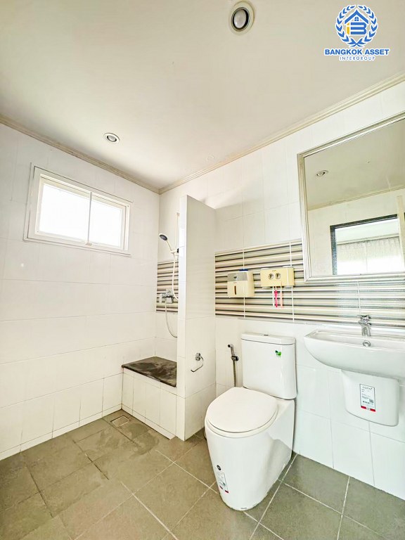 *****บ้านเดี่ยวมือสอง โครงการ ศุภาลัยวิลล์ วงแหวน-ปิ่นเกล้า หลังมุม เนื้อที่ 71.30 ตร.ว. ฟังก์ชัน 3 ห้องนอน 3 ห้องน้ำ 2 ที่จอดรถ ภายในสภาพดีเยี่ยม แถมได้พื้นที่ข้างบ้านกว้าง บรรยากาศเป็นส่วนตัว โครงการบนทำเลเดินทางสะดวก เชื่อมต่อถนนกาญจนาภิเษก ถนนนครอินทร์ ซอยวัดพระเงิน ใกล้จุดขึ้นทางด่วน "ศรีรัช"