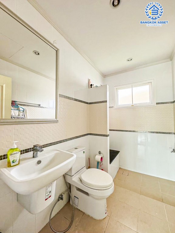 *****บ้านเดี่ยวมือสอง โครงการ ศุภาลัยวิลล์ วงแหวน-ปิ่นเกล้า หลังมุม เนื้อที่ 71.30 ตร.ว. ฟังก์ชัน 3 ห้องนอน 3 ห้องน้ำ 2 ที่จอดรถ ภายในสภาพดีเยี่ยม แถมได้พื้นที่ข้างบ้านกว้าง บรรยากาศเป็นส่วนตัว โครงการบนทำเลเดินทางสะดวก เชื่อมต่อถนนกาญจนาภิเษก ถนนนครอินทร์ ซอยวัดพระเงิน ใกล้จุดขึ้นทางด่วน "ศรีรัช"