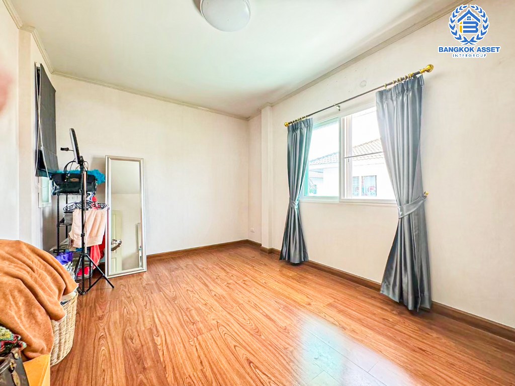 *****บ้านเดี่ยวมือสอง โครงการ ศุภาลัยวิลล์ วงแหวน-ปิ่นเกล้า หลังมุม เนื้อที่ 71.30 ตร.ว. ฟังก์ชัน 3 ห้องนอน 3 ห้องน้ำ 2 ที่จอดรถ ภายในสภาพดีเยี่ยม แถมได้พื้นที่ข้างบ้านกว้าง บรรยากาศเป็นส่วนตัว โครงการบนทำเลเดินทางสะดวก เชื่อมต่อถนนกาญจนาภิเษก ถนนนครอินทร์ ซอยวัดพระเงิน ใกล้จุดขึ้นทางด่วน "ศรีรัช"