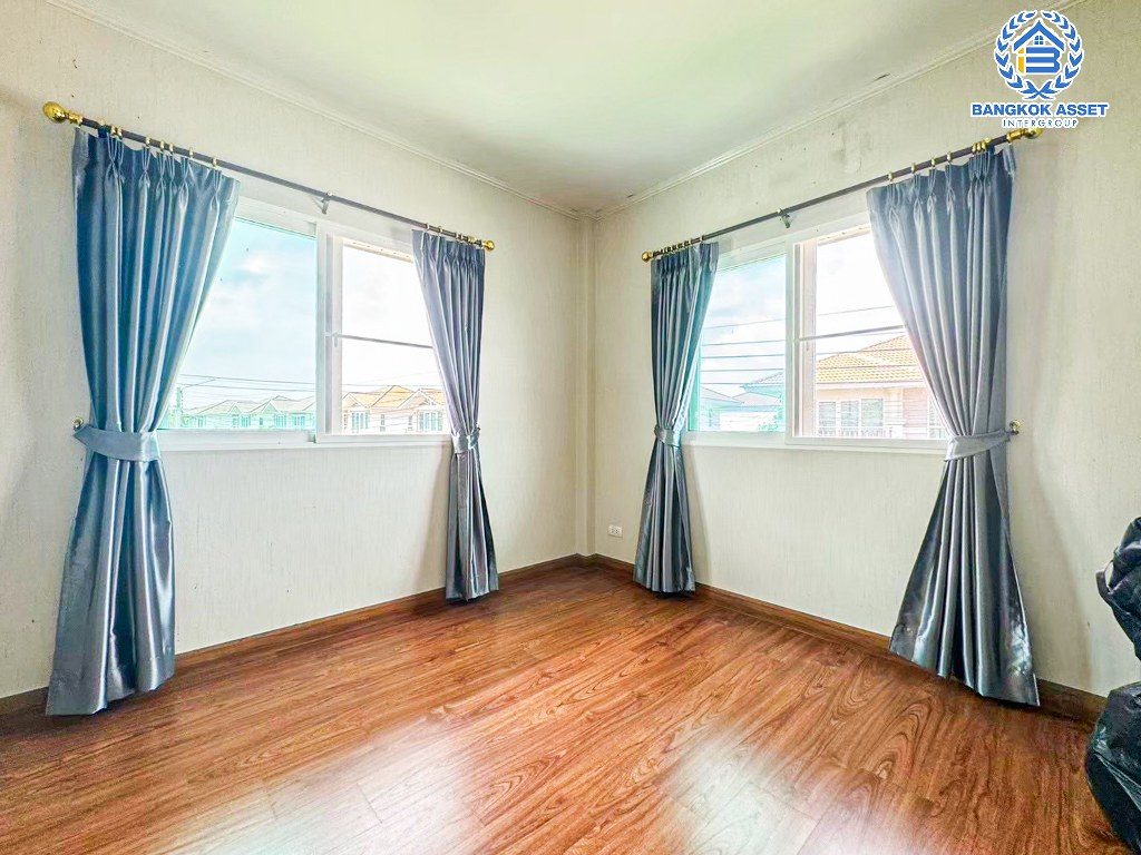 *****บ้านเดี่ยวมือสอง โครงการ ศุภาลัยวิลล์ วงแหวน-ปิ่นเกล้า หลังมุม เนื้อที่ 71.30 ตร.ว. ฟังก์ชัน 3 ห้องนอน 3 ห้องน้ำ 2 ที่จอดรถ ภายในสภาพดีเยี่ยม แถมได้พื้นที่ข้างบ้านกว้าง บรรยากาศเป็นส่วนตัว โครงการบนทำเลเดินทางสะดวก เชื่อมต่อถนนกาญจนาภิเษก ถนนนครอินทร์ ซอยวัดพระเงิน ใกล้จุดขึ้นทางด่วน "ศรีรัช"