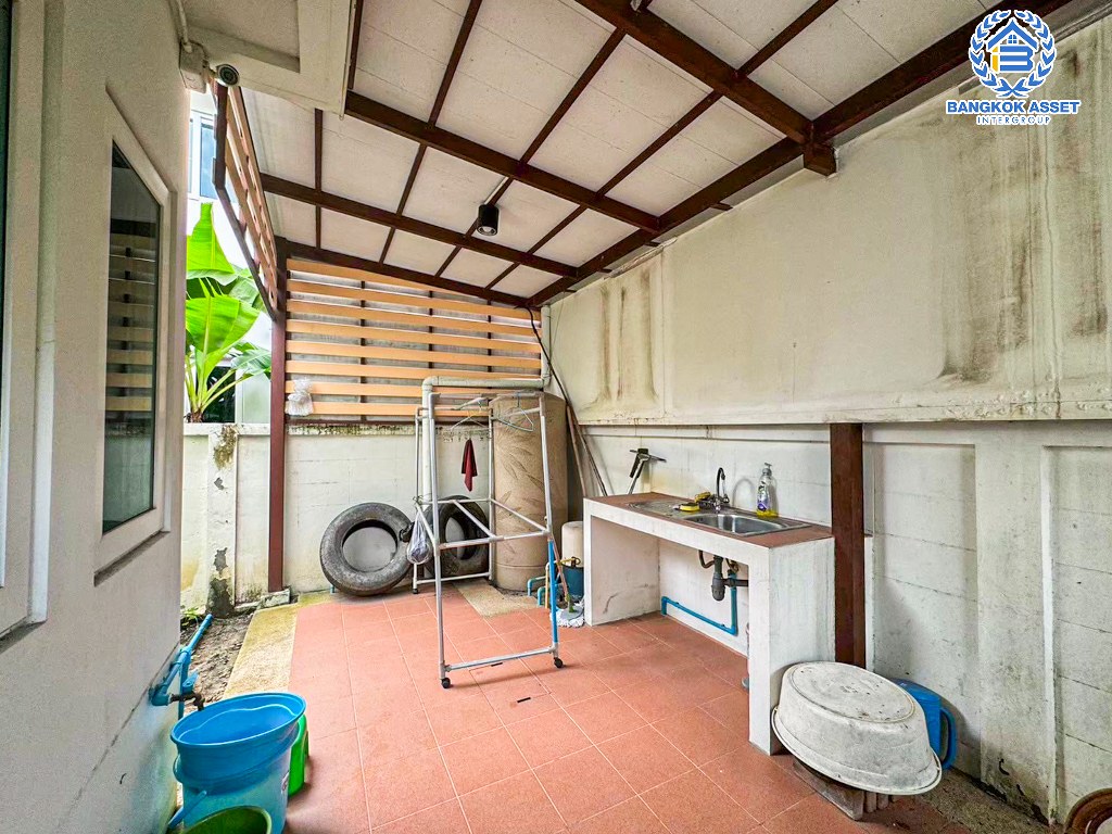 *****บ้านเดี่ยวมือสอง โครงการ ศุภาลัยวิลล์ วงแหวน-ปิ่นเกล้า หลังมุม เนื้อที่ 71.30 ตร.ว. ฟังก์ชัน 3 ห้องนอน 3 ห้องน้ำ 2 ที่จอดรถ ภายในสภาพดีเยี่ยม แถมได้พื้นที่ข้างบ้านกว้าง บรรยากาศเป็นส่วนตัว โครงการบนทำเลเดินทางสะดวก เชื่อมต่อถนนกาญจนาภิเษก ถนนนครอินทร์ ซอยวัดพระเงิน ใกล้จุดขึ้นทางด่วน "ศรีรัช"