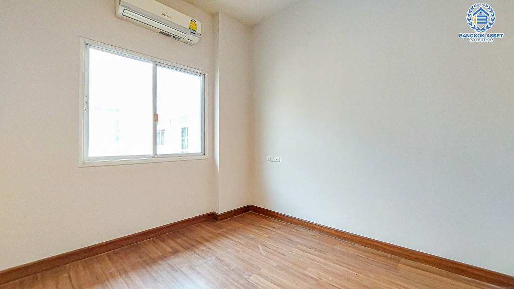 *****บ้านแฝดมือสอง โครงการ ปริญญดา ไลท์ พระราม5 เนื้อที่ 37.5 ตร.ว. ฟังก์ชัน 3 ห้องนอน 2 ห้องน้ำ 2 ที่จอดรถ ภายในสภาพดี โซน Living โปร่งโล่ง พร้อมอยู่ ทำเลใกล้เมืองเดินทางสะดวก เชื่อมต่อถนนราชพฤกษ์ ถนนนครอินทร์ ถนนกาญจนาภิเษก ใกล้รถไฟฟ้าสายสีม่วง "สถานีบางรักใหญ่" และจุดขึ้นทางด่วน "ศรีรัช"