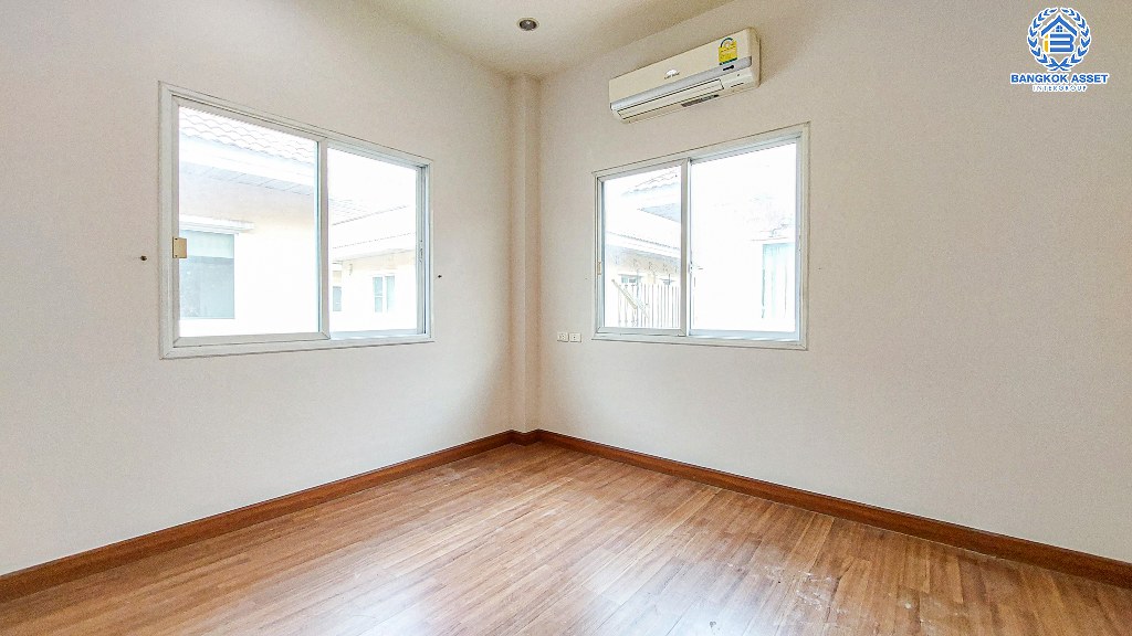 *****บ้านแฝดมือสอง โครงการ ปริญญดา ไลท์ พระราม5 เนื้อที่ 37.5 ตร.ว. ฟังก์ชัน 3 ห้องนอน 2 ห้องน้ำ 2 ที่จอดรถ ภายในสภาพดี โซน Living โปร่งโล่ง พร้อมอยู่ ทำเลใกล้เมืองเดินทางสะดวก เชื่อมต่อถนนราชพฤกษ์ ถนนนครอินทร์ ถนนกาญจนาภิเษก ใกล้รถไฟฟ้าสายสีม่วง "สถานีบางรักใหญ่" และจุดขึ้นทางด่วน "ศรีรัช"