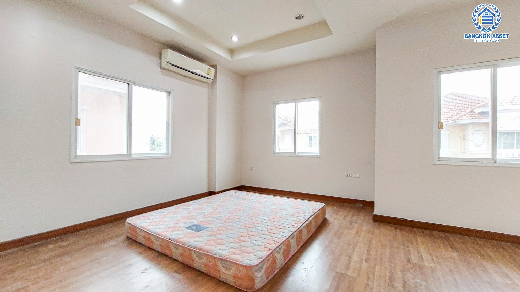 *****บ้านแฝดมือสอง โครงการ ปริญญดา ไลท์ พระราม5 เนื้อที่ 37.5 ตร.ว. ฟังก์ชัน 3 ห้องนอน 2 ห้องน้ำ 2 ที่จอดรถ ภายในสภาพดี โซน Living โปร่งโล่ง พร้อมอยู่ ทำเลใกล้เมืองเดินทางสะดวก เชื่อมต่อถนนราชพฤกษ์ ถนนนครอินทร์ ถนนกาญจนาภิเษก ใกล้รถไฟฟ้าสายสีม่วง "สถานีบางรักใหญ่" และจุดขึ้นทางด่วน "ศรีรัช"