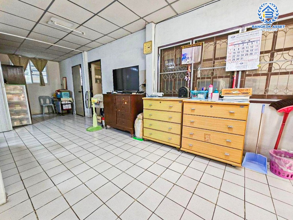 *****บ้านเดี่ยวมือสอง ซอยงามวงศ์วาน (งามวงศ์วาน 55) เนื้อที่ 62 ตร.ว. ฟังก์ชัน 5 ห้องนอน 2 ห้องน้ำ ได้พื้นที่ใช้สอยกว้าง ขายพร้อมห้องเช่า 18 ห้อง โครงการบนทำเลเดินทางสะดวก เชื่อมต่อถนนงามวงศ์วาน ถนนประชาชื่น ถนนวิภาวดี-รังสิต ใกล้รถไฟฟ้าสายสีแดง "สถานีบางเขน" และจุดขึ้นทางด่วน "งามวงศ์วาน"