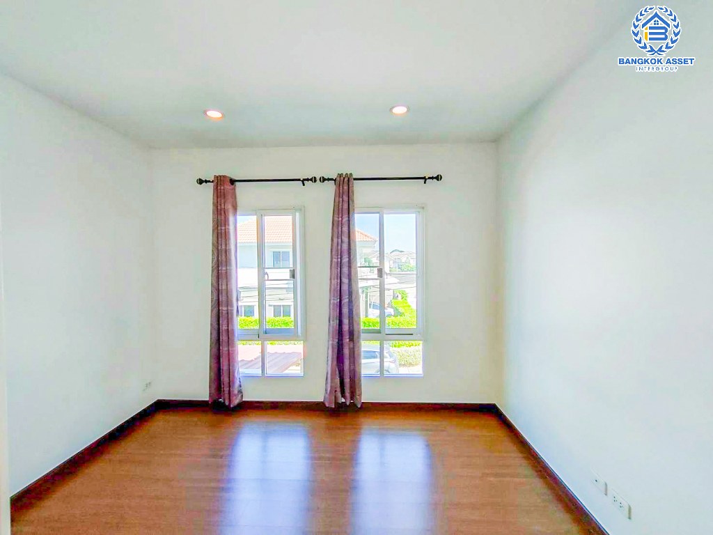 *****บ้านเดี่ยวมือสอง โครงการ ดีไลท์แอทซีน วัชรพล-จตุโชติ เนื้อที่ 52.60 ตร.ว. ฟังก์ชัน 3 ห้องนอน 3 ห้องน้ำ ที่จอดรถ 2 คัน ภายในเหมือนใหม่ บนทำเลเชื่อมต่อถนนจตุโชติ ถนนสุขาภิบาล ถนนวงแหวนรอบนอก(ตะวันออก) ใกล้รถไฟฟ้าสายสีเขียว "สถานีวัดพระศรีมหาธาตุ" และจุดขึ้นทางด่วน "รามอินทรา"